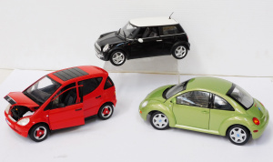 Lot 264 - 3 x 118 Scale Model Diecast Cars incl Austin Mini Cooper, in black bod