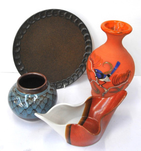 Lot 300 - 5 pces Pottery inc Australian Pilliga incised blue bird & branch d