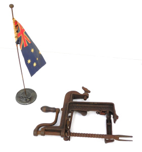 Lot 313 - 2 pces vintage inc Aust Corio Whisky Metal Aust Flag Desk ornament wit