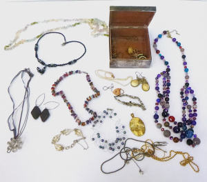 Lot 318 - Grp costume jewellery & box - chains, earrings, necklaces, bracele