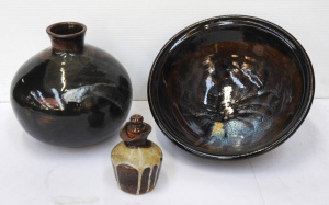 Lot 324 - 3 x pieces vintage Australian Studio Pottery - Large Bowl & Vase w