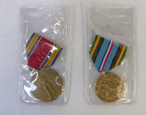Lot 333 - 2 x US military medals inc World War 2 Victory & the Armed Forces