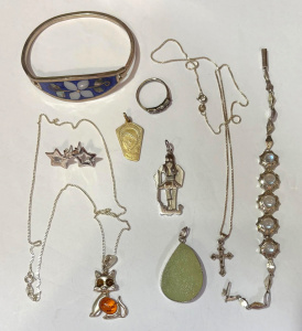 Lot 337 - Grp silver jewellery - cat with amber pendant on chain, moonstone brac