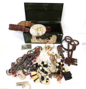 Lot 29 - Mixed Group lot in Costume Jewellery necklaces, earrings etc - Crocodi Lot 29 - Mixed Group lot in Costume Jewellery necklaces, earrings etc - Crocodi