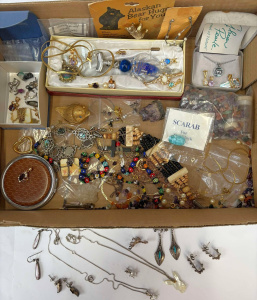 Lot 50 - Box costume jewellery incl Silver earrings, charms, chains, beads, pend