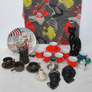 Lot 97 - Box lot - Retro items - Old piece Material Curtain, heaps China, Pair Lot 97 - Box lot - Retro items - Old piece Material Curtain, heaps China, Pair