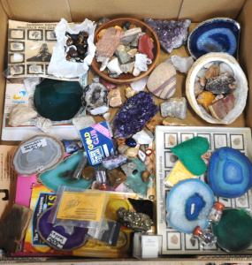 Lot 109 - Box lot of Assorted Gemstone & Rock Specimens incl Sliced Agate, T