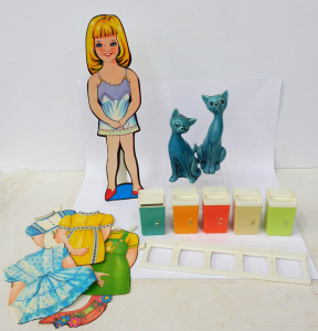 Lot 147 - 3 pces Retro inc Nally Harlequin Spice set with wall mounting rack, Bl Lot 147 - 3 pces Retro inc Nally Harlequin Spice set with wall mounting rack, Bl