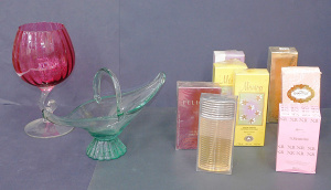 Lot 158 - Mixed Group lot inc MCM Empoli Italian Cranberry Balloon Glass 27cm H, Lot 158 - Mixed Group lot inc MCM Empoli Italian Cranberry Balloon Glass 27cm H,