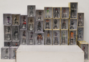 Lot 219 - Modern complete DC Comics Chess set made by Eagle moss - all figures m Lot 219 - Modern complete DC Comics Chess set made by Eagle moss - all figures m