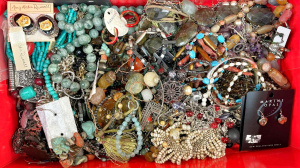 Lot 241 - Box costume jewellery - heaps necklaces, gemstone, glass, earrings et