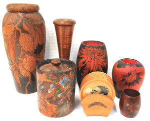 Lot 290 - Group lot - Vintage Australian Pokerwork & other wooden Items - Tu Lot 290 - Group lot - Vintage Australian Pokerwork & other wooden Items - Tu