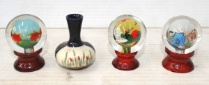 Lot 359 - Small lot - Oriental Miniatures - Japanese Vase + 3 x Glass Balls on s Lot 359 - Small lot - Oriental Miniatures - Japanese Vase + 3 x Glass Balls on s