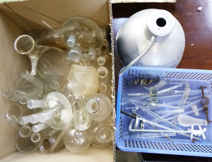 Lot 23 - 2 x Boxes Laboratory Glass & Accessories - incl heaps of Beakers, T