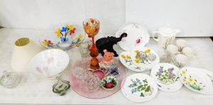 Lot 67 - 2 x Boxes Mixed items inc Retro 5 pce coffee set, Full set floral displ