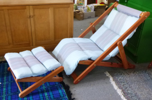 Lot 74 - Vintage c1980s Thick Pine Framed 'El Rancho' Deck Chair w matching Foot