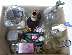 Lot 88 - Box Lot Mixed Items - incl Soda Siphon, Coca Cola YoYo, Birthday Party Lot 88 - Box Lot Mixed Items - incl Soda Siphon, Coca Cola YoYo, Birthday Party