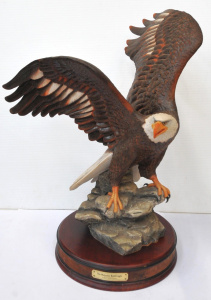 Lot 94 - Large Franklin Mint Porcelain Figure on Stand 'The Majestic Bald Eagle'