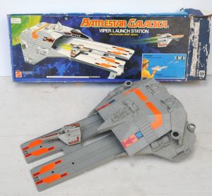 Lot 152 - Vintage Battlestar Galactica Viper Launch Station Toy Set w Original B