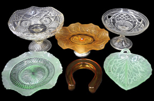 Lot 180 - Group lot vintage Glass inc Depression glass amber horseshoe vase, Bag