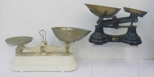 Lot 187 - 2 x Vintage English made Scales inc cast iron Librasco with brass pans