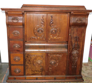 Lot 15 - Vintage Singer Treadle sewing machine in unusual Heavily carved ornate Lot 15 - Vintage Singer Treadle sewing machine in unusual Heavily carved ornate