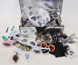 Lot 39 - Large Lot As New Sunglasses, Reading Glasses, Novelty, - various style Lot 39 - Large Lot As New Sunglasses, Reading Glasses, Novelty, - various style