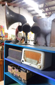 Lot 45 - Group lot of items inc Stromberg Carlson Bakelite Radio (af), assorted Lot 45 - Group lot of items inc Stromberg Carlson Bakelite Radio (af), assorted