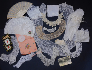 Lot 73 - Mixed Group lot inc Italian glass Owl novelty miniature Teapot, Vintag Lot 73 - Mixed Group lot inc Italian glass Owl novelty miniature Teapot, Vintag