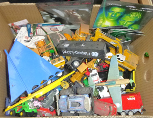 Lot 92 - Box Lot of loose diecast & other toys & golf cards inc boats, m