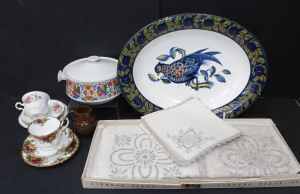 Lot 142 - Mixed Group lot inc Vintage Ecru Line Tablecloth & 6 napkins with Lot 142 - Mixed Group lot inc Vintage Ecru Line Tablecloth & 6 napkins with