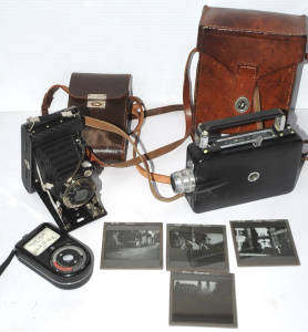 Lot 326 - Small Lot of Vintage Camera Equipment & Accessories incl Ensign Se