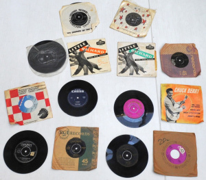 Lot 329 - Small lot of Vintage Chuck Berry & Little Richard Vinyl 45rpm Sing