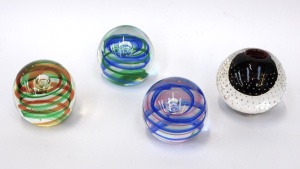 Lot 389 - 4 pces Art Glass Inc Italian glass Sommerso candle holder with air bub