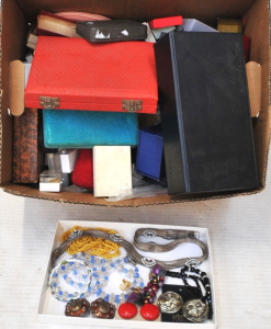 Lot 16 - Group lot Jewellery items inc Vintage Costume Jewellery - diamante belt