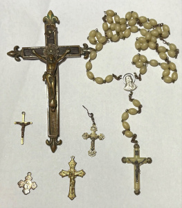 Lot 46 - Grp vintage religious items - Crucifix, rosary, small crosses, crucifix