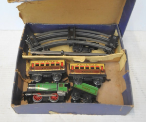 Lot 121 - Vintage Boxed Hornby Clockwork Train O Gauge M1 Passenger Set w Train,