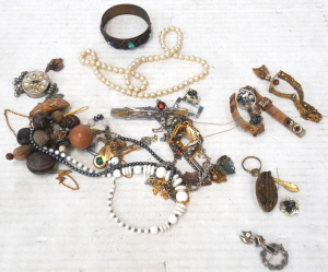 Lot 176 - Small box Lot of Assorted Costume Jewllery incl Eastern White Metal Pi