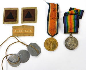 Lot 184 - Group lot of Military items inc WWI medals British World War, Victory