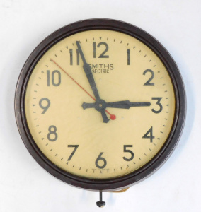 Lot 206 - 194050s Smiths - England Sectric Bakelite electric Wall clock 25cm D