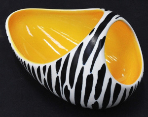 Lot 236 - Mid Century Modern Beswick 'Zebra' pattern Handled Bowl designed by Al