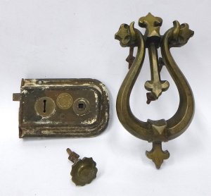 Lot 26 - 3 x Vintage Hardware items inc, classical style Brass Door Knocker, a H Lot 26 - 3 x Vintage Hardware items inc, classical style Brass Door Knocker, a H