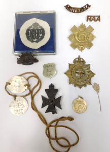 Lot 31 - Group lot of Military Badges inc RAAF Cap Badge, Royal Aust Medical Cor