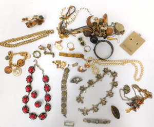 Lot 32 - Grp jewellery inc pair gold plated cufflinks, sterling silver brooch