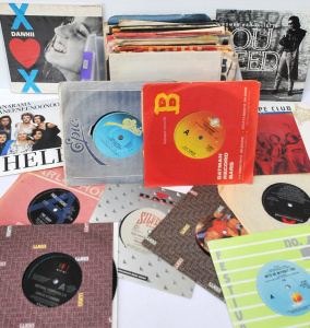 Lot 122 - Lot of Vintage 45rpm Single Records incl Hollies A Label, The Beatles,