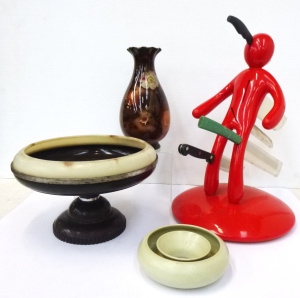 Lot 145 - Group lot of assorted items inc, Art Deco Bakelite Comport, Arnaud Bar