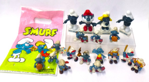 Lot 166 - Small box lot of Smurf items inc, vintage figurines, pencil sharpeners