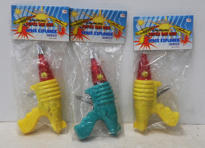 Lot 173 - 3 x vintage packaged Sparkling Super Ray Guns, Space Explorer series Lot 173 - 3 x vintage packaged Sparkling Super Ray Guns, Space Explorer series