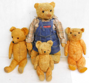 Lot 1 - 4 x Vintage Teddy Bears with glass eyes, jointed limbs, stitched snouts