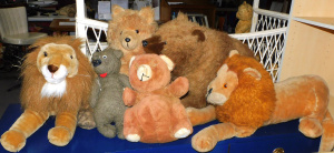 Lot 3 - Group lot - Vintage Soft Toys Lions & Bears (actual bears not teddys Lot 3 - Group lot - Vintage Soft Toys Lions & Bears (actual bears not teddys